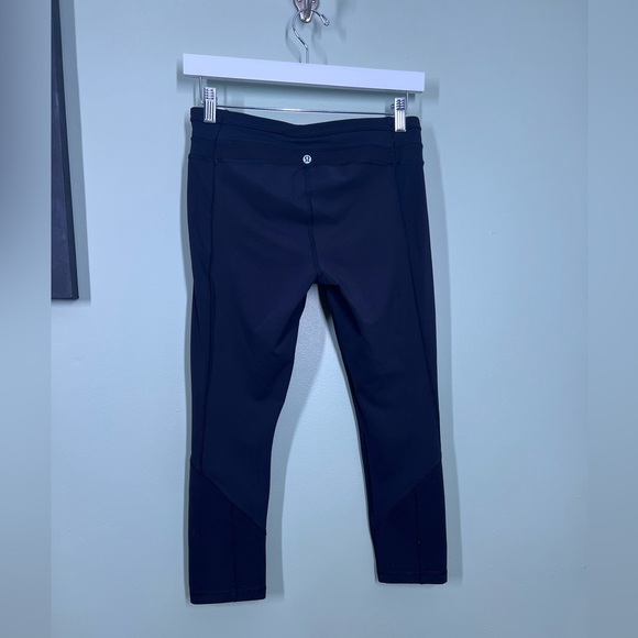 Lululemon Cropped Leggings- Sz 6 - Picture 2 of 6